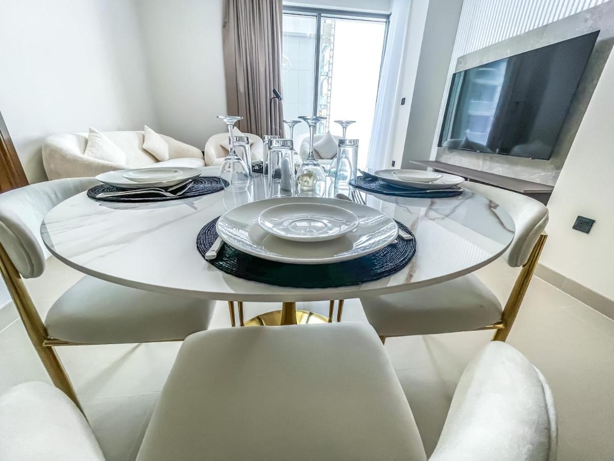 Stay Mindblowing 2 Bedroom Holiday Home With Close View Of Burj Khalifa Dubai Buitenkant foto